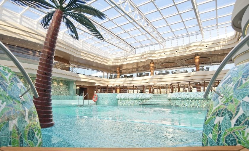 Zwembad op de MSC Splendida